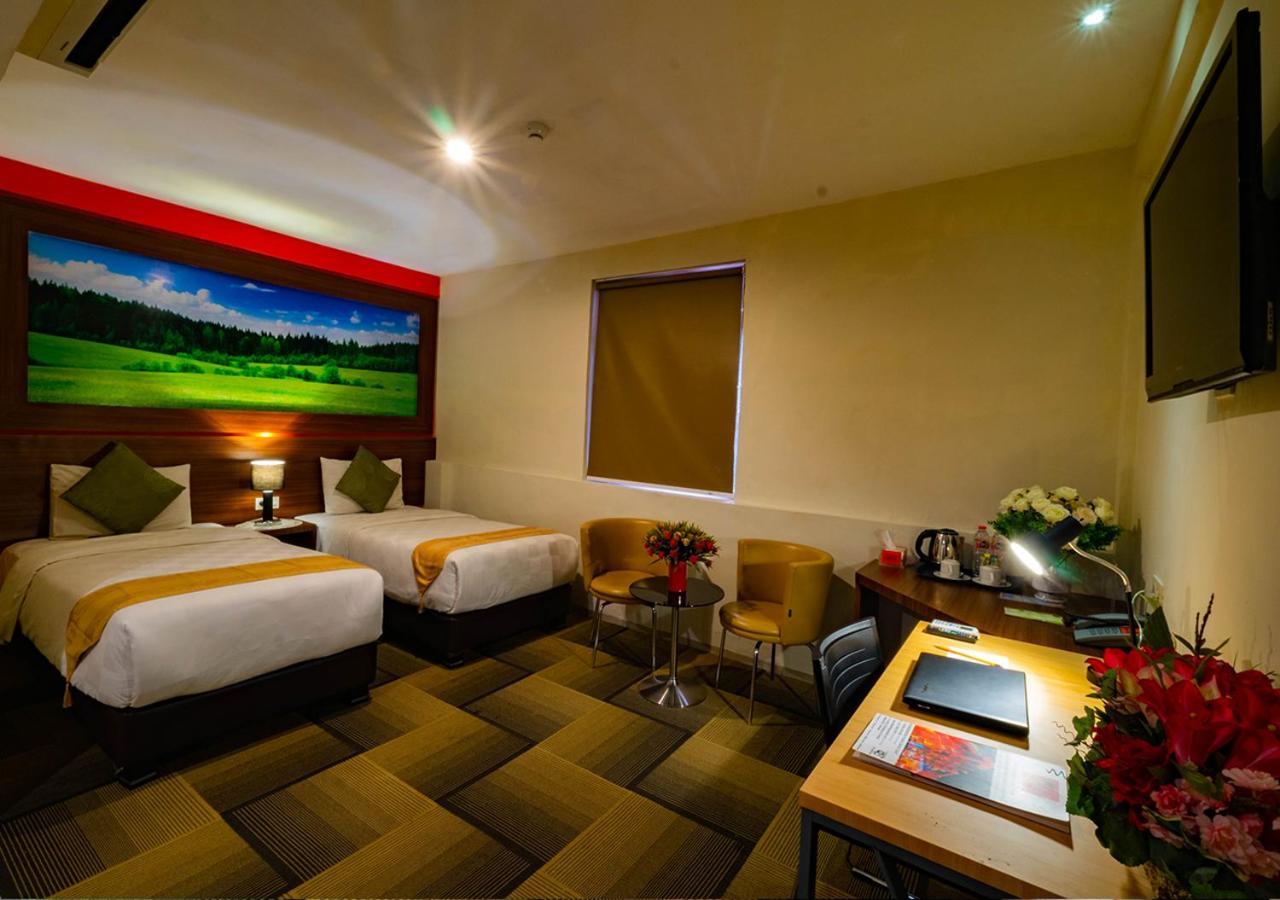 Miyanna Hotel Medan Extérieur photo