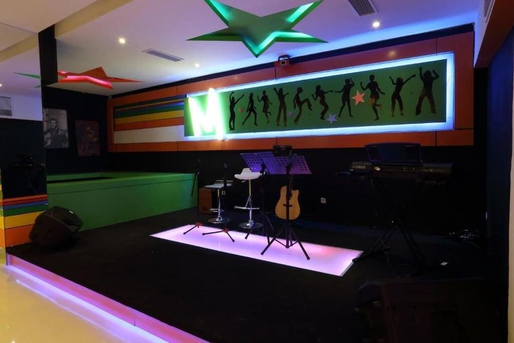 Miyanna Hotel Medan Extérieur photo