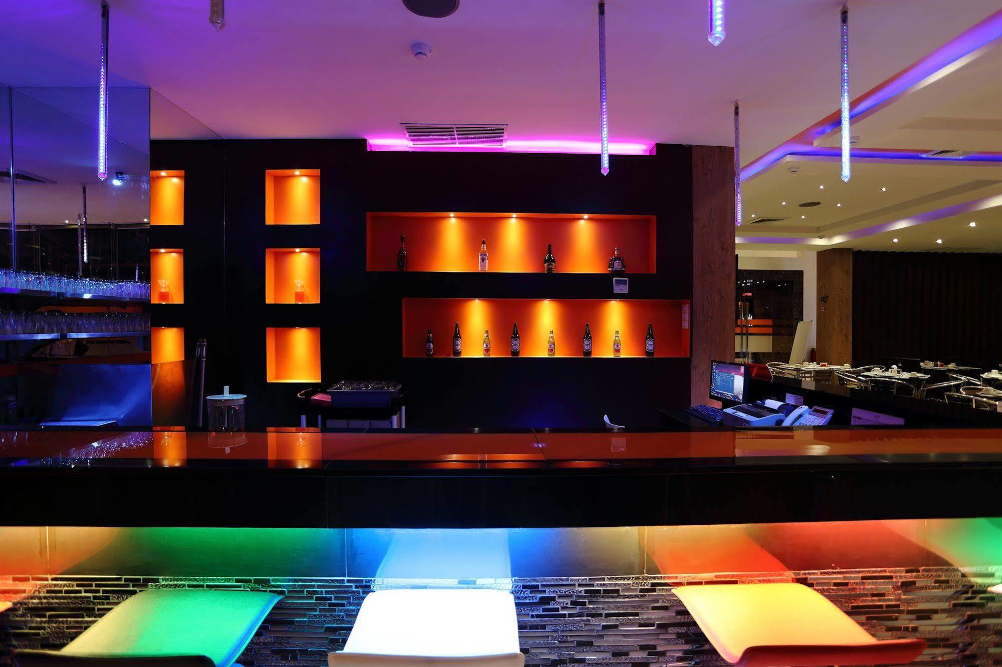 Miyanna Hotel Medan Extérieur photo